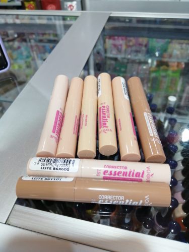 corrector essential vogue